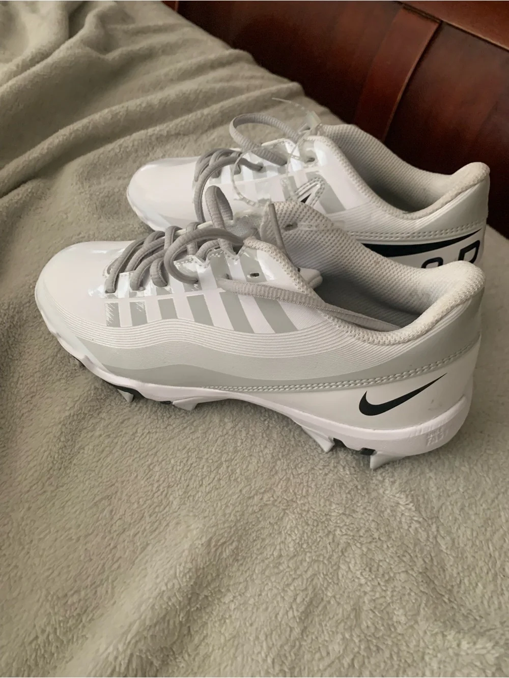NEW Nike FASTFLEX VAPOR Pro Football Cleats Youth Sz 5Y White & Gray